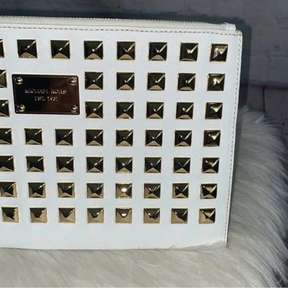 Michael Kors HAMILTON Tote/PYRAMID STUDDED XL Wristlet 2pc Set - Picture 14 of 16